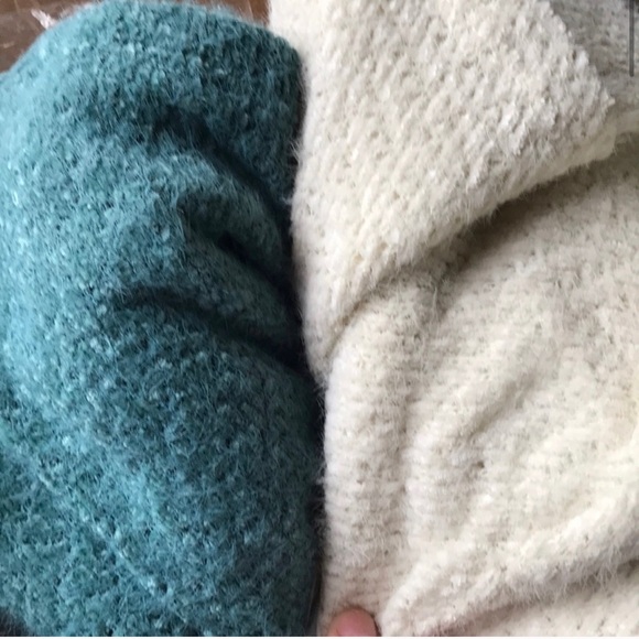 LAST Fuzzy Light weight Dolman Sleeve Teal top - Picture 4 of 5